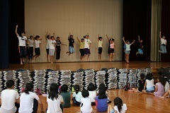 01shougakuDance2001.jpg